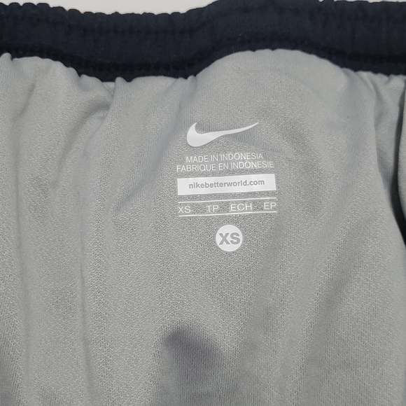 Girls nike shorts - Picture 3 of 5